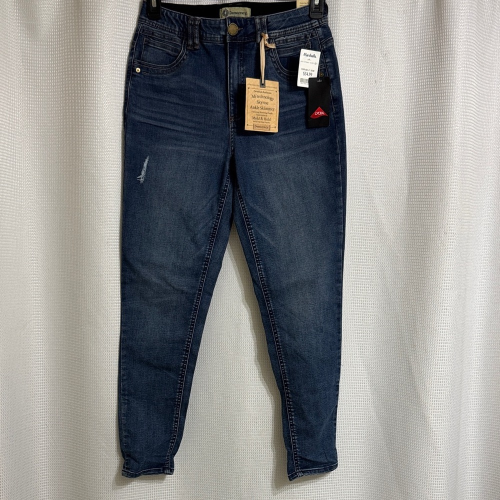 NWT Democracy “Ab Technology”  Ankle skimmer jeans. Size 8